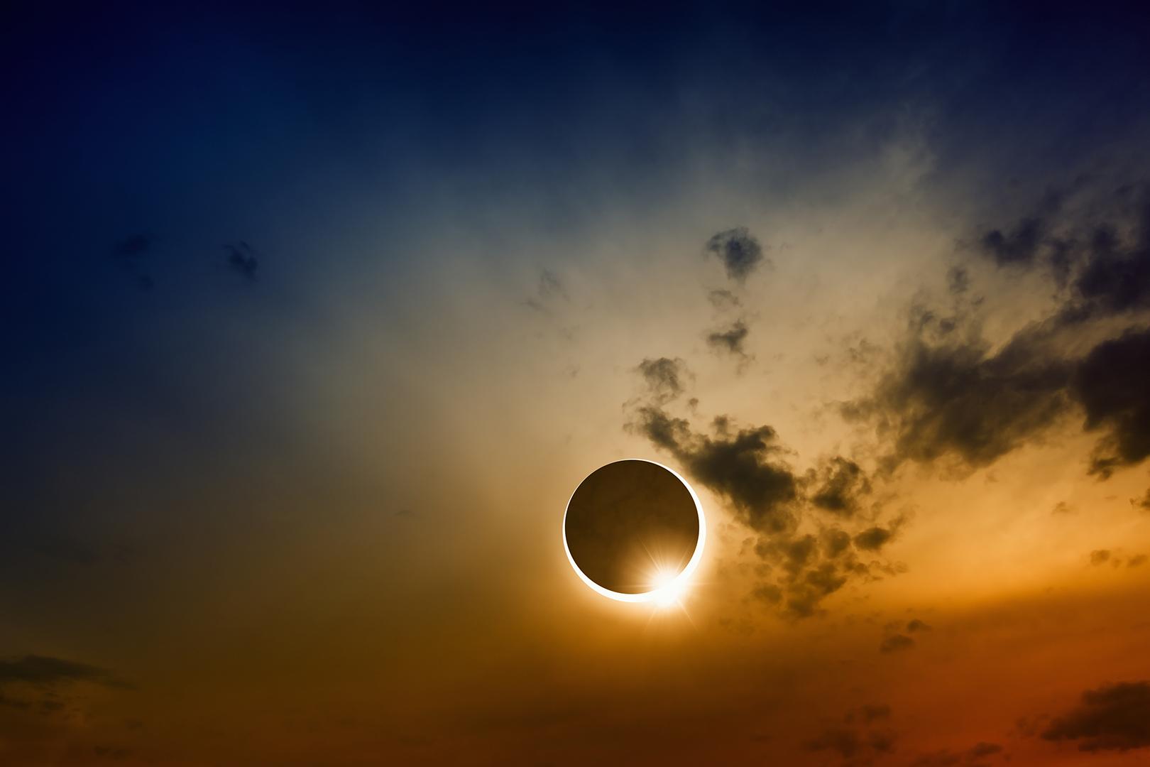 L’eclipsi ens obliga a aixecar el cap